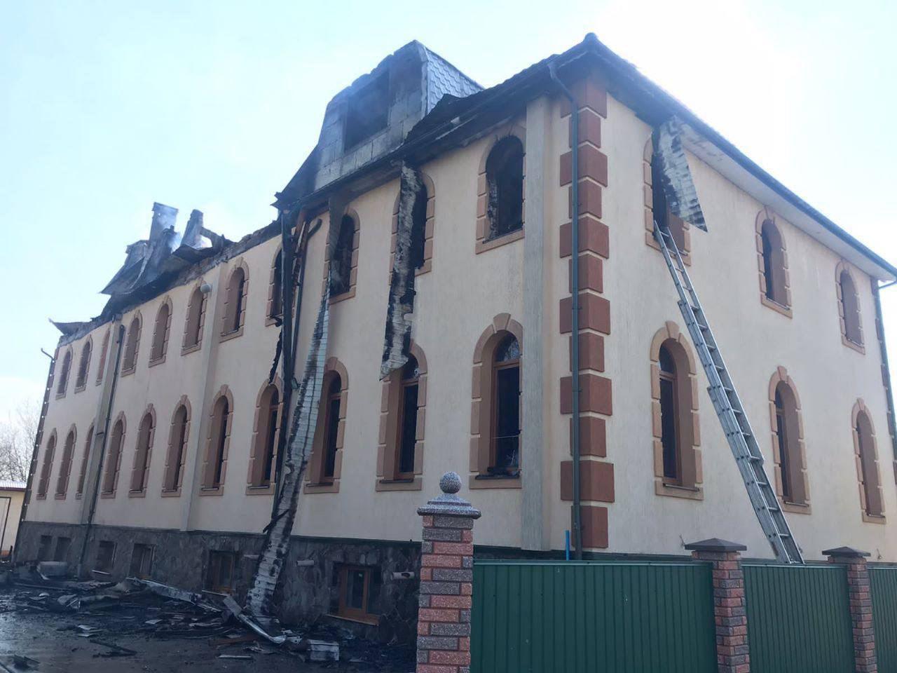 На Буковині чернець УПЦ МП вкрав гроші з церкви і підпалив храм із магазином (відео, фото)